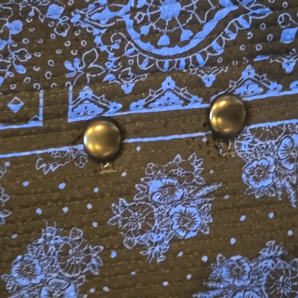 CARLISLE 100% Silk Classic Black/Blue Design Print Lightly Quilted Button Jacket - Picture 6 of 10
